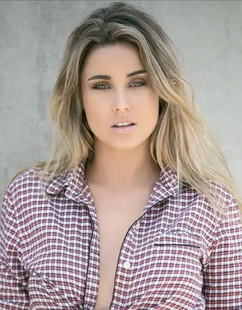 Aline M.